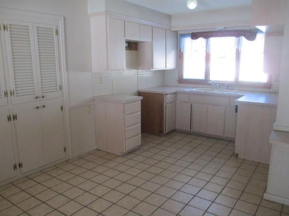 5th image of 13520 1st Ave S