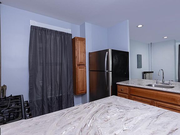 5th image of 1342 State St APT 2F