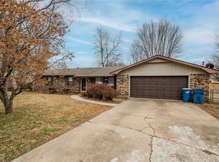 2302 SE 15th St, Bentonville, AR 72712