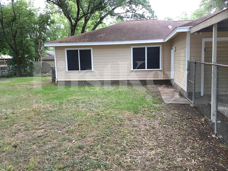1108 W Camp Cir — Photo 13