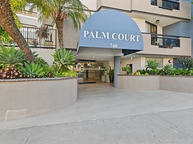 Palm Court — Photo 9