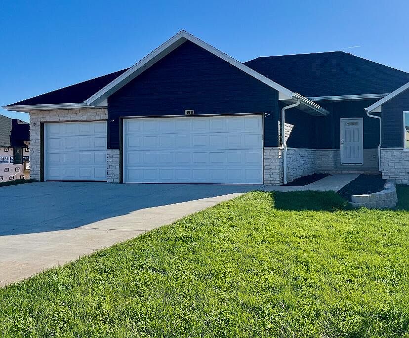 1st image of 918 S Deerfield Court