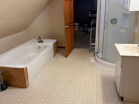 5th image of 84 Ridge Park Ave #3