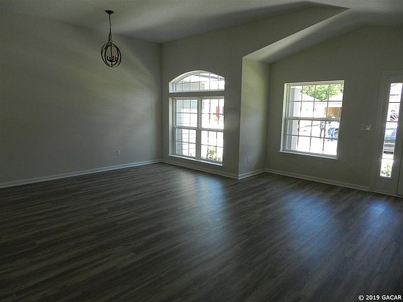 4th image of 8270 NW 51st St