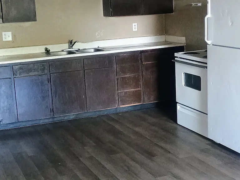 923 E Main St #5 — Photo 5