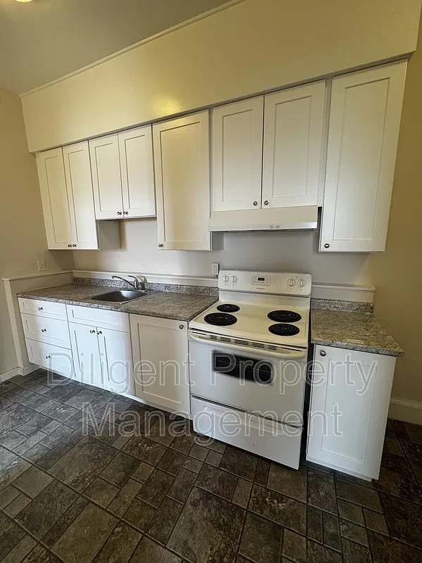 4 bed, 1.5 bath, $2,800 — Photo 3