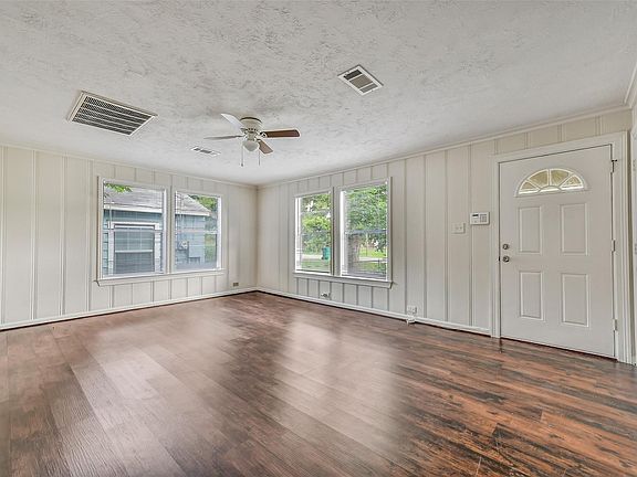 3rd image of 809 Chestnut St
