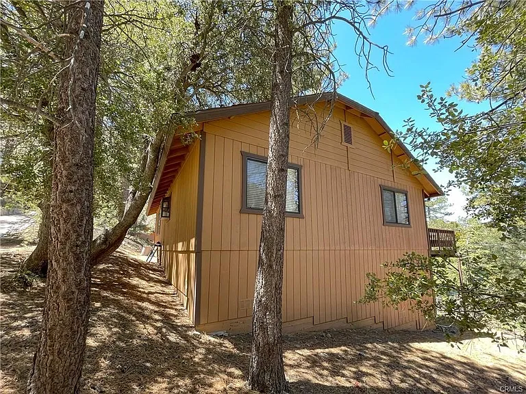 1521 Lassen Way — Photo 12