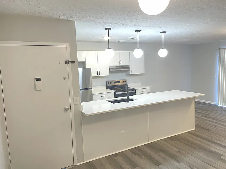 Ranchvale Apartments — Photo 9
