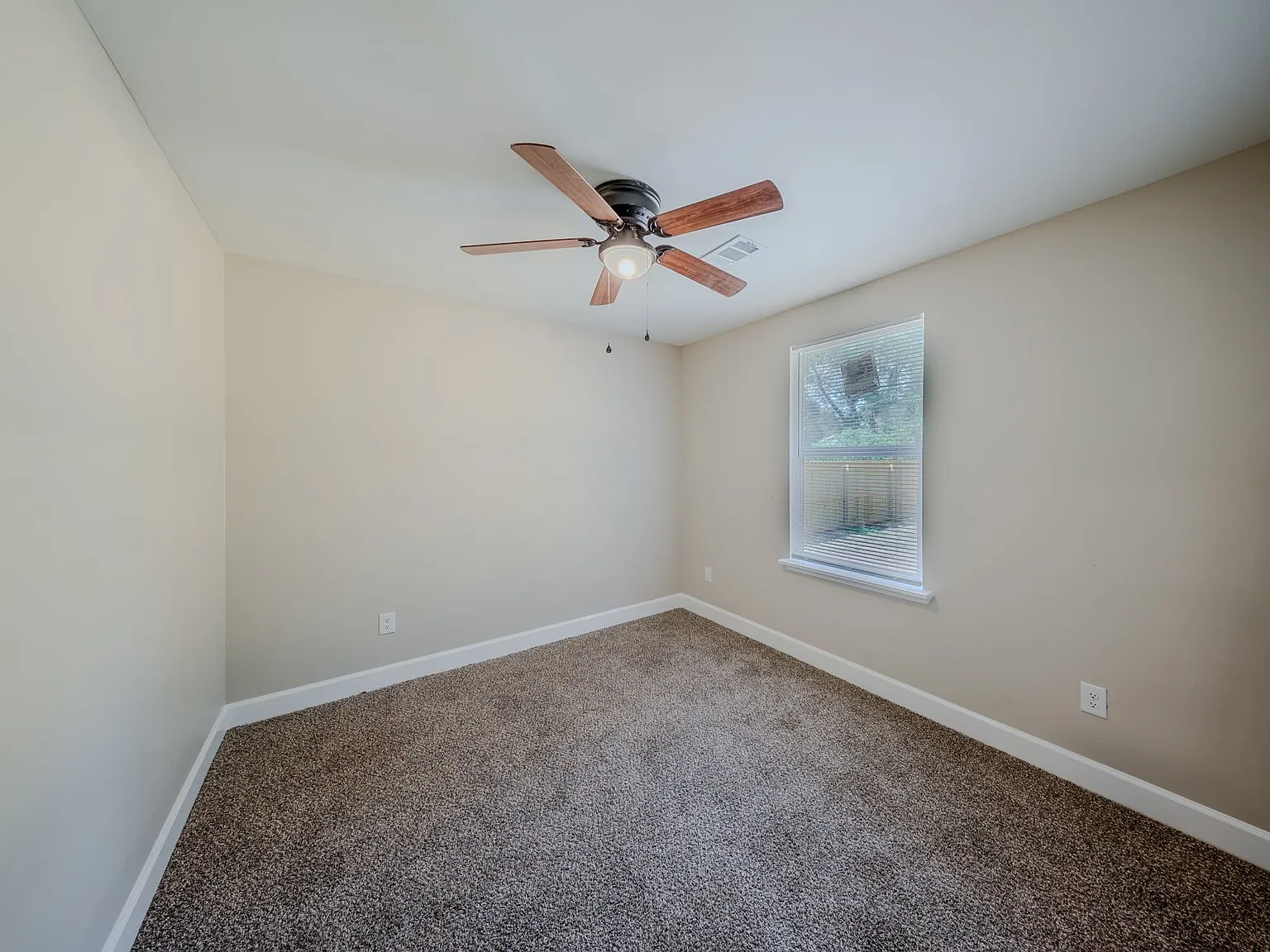 703 W 23rd St — Photo 3