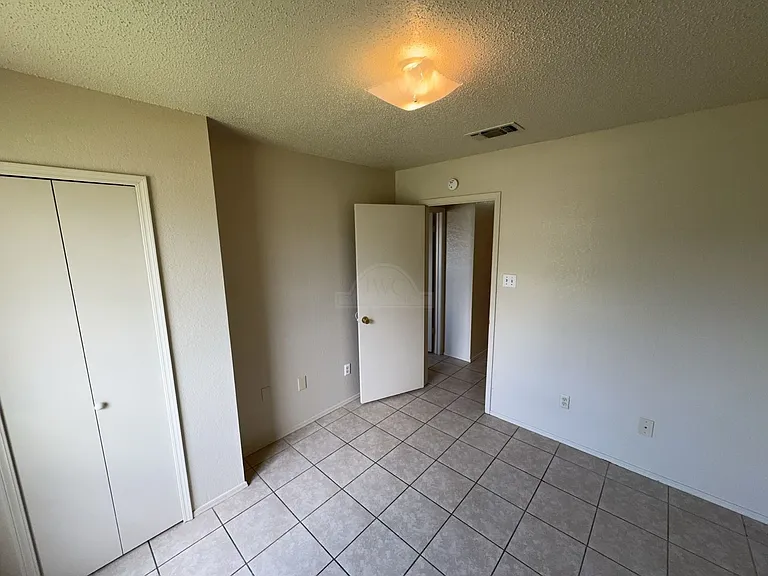 2208 Hemlock Dr — Photo 11