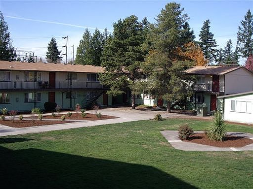 2nd image of 1313 NE 131st Pl APT 128