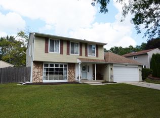 500 Fall Cir, Roselle, IL 60172