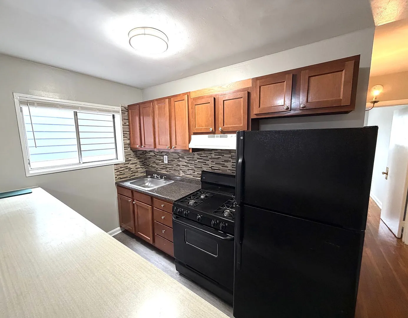 315 W ST NE — Photo 3