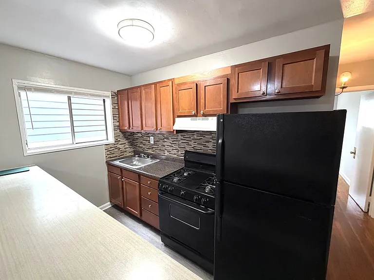 315 W St NE — Photo 9