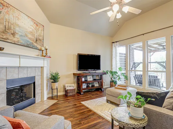 5840 Sugar Maple Dr, Fort Worth, TX 76244