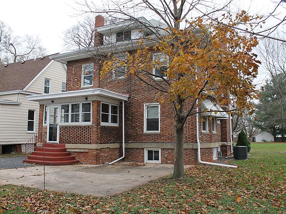 2nd image of 2103 W Manor Pkwy