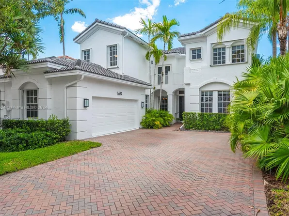 1619 Presidential Way, Miami, FL 33179