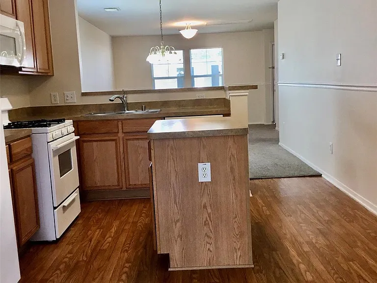 6141 Lone Prairie Way — Photo 3
