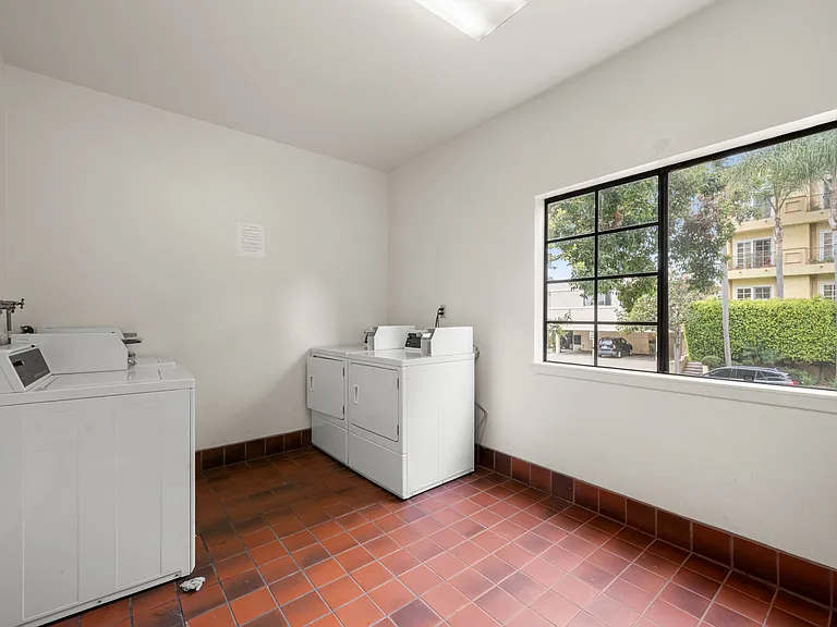 11800 Goshen Ave — Photo 14
