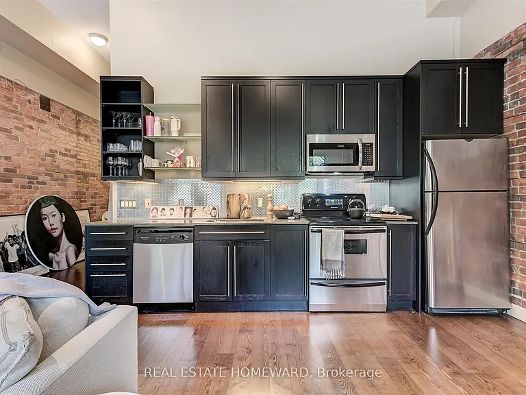 1842 Queen St E #205 — Photo 8
