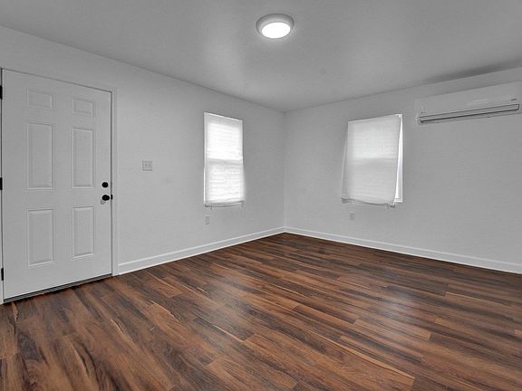 4th image of 4412 Ryan St