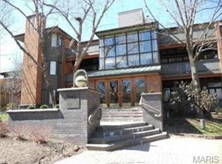 155 N Hanley Rd APT 105, Saint Louis, MO 63105