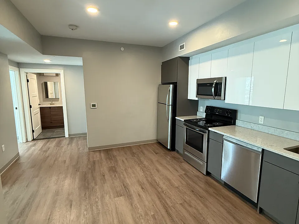 103 Hemenway St #8