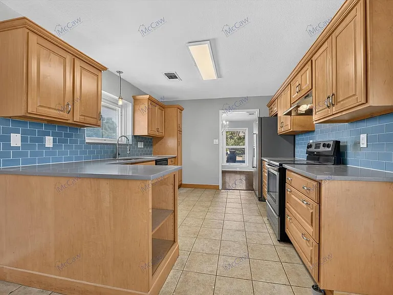 4900 Ledgestone Dr — Photo 4