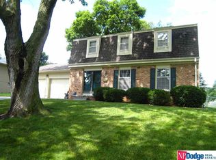 1106 Surrey Rd, Papillion, NE 68046