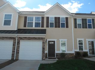 2605 Silverthorn Dr, Charlotte, NC 28273