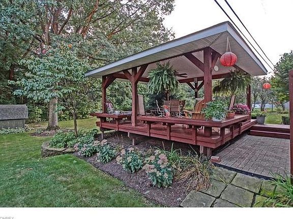 3rd image of 9 Wintergreen Hill Dr