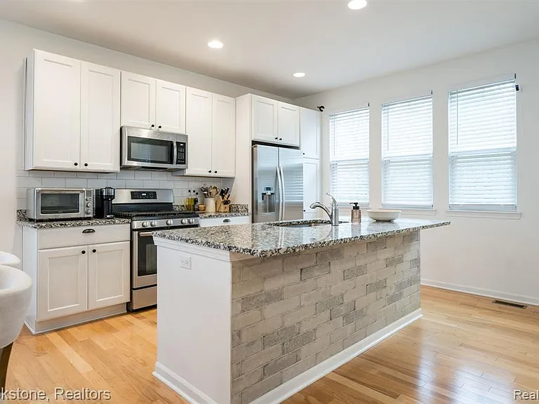 512 Midland Blvd — Photo 13