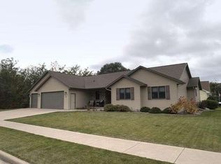 614 Pine Cone Pl, Holmen, WI 54636