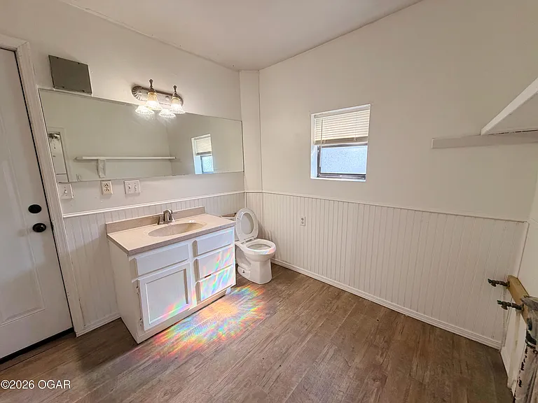 1013 E Broadway St — Photo 6