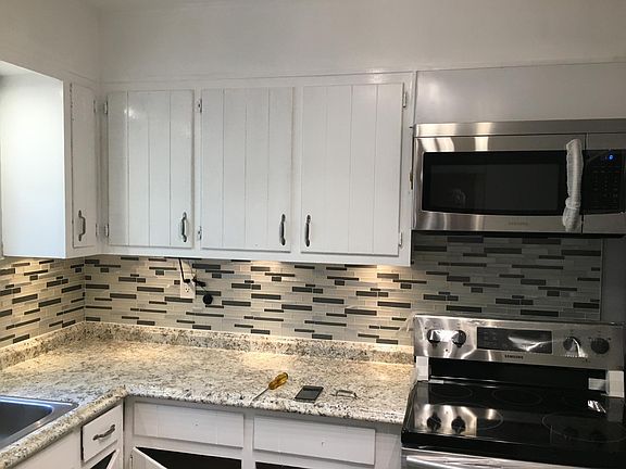 Under cabinet LED lighting