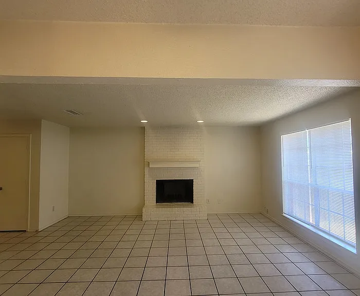 627 Overlook Ct — Photo 2