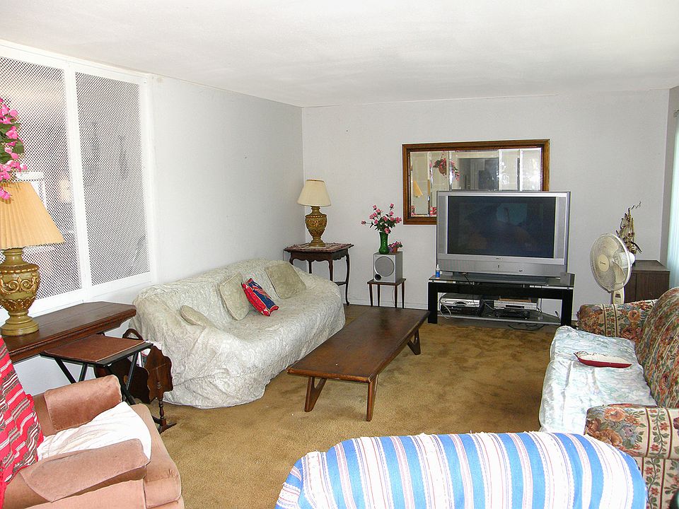 2nd image of 460 Evonshire Ave #101