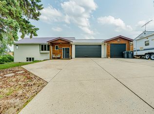 410 7th St NW, Mandan, ND 58554
