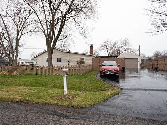 4th image of 141 Larkmont Dr