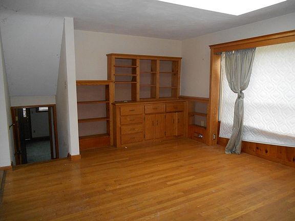 4th image of 916 Lehigh Ave