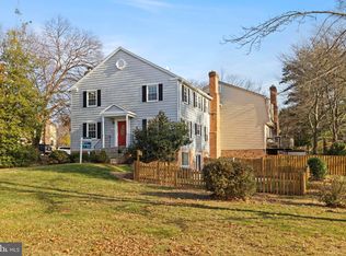 359 Linden Ct, Herndon, VA 20170