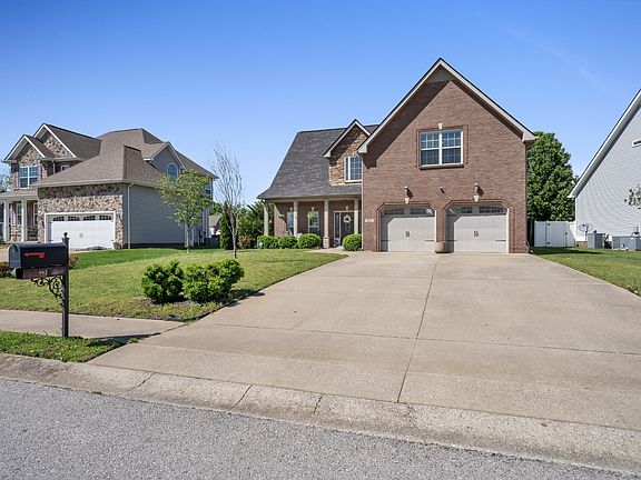 3rd image of 803 Carousel Ct