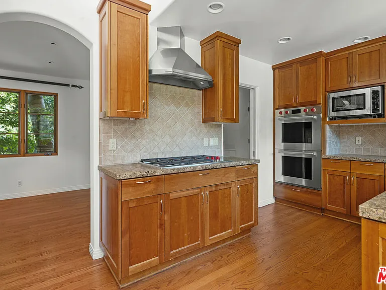16820 W Sunset Blvd — Photo 24