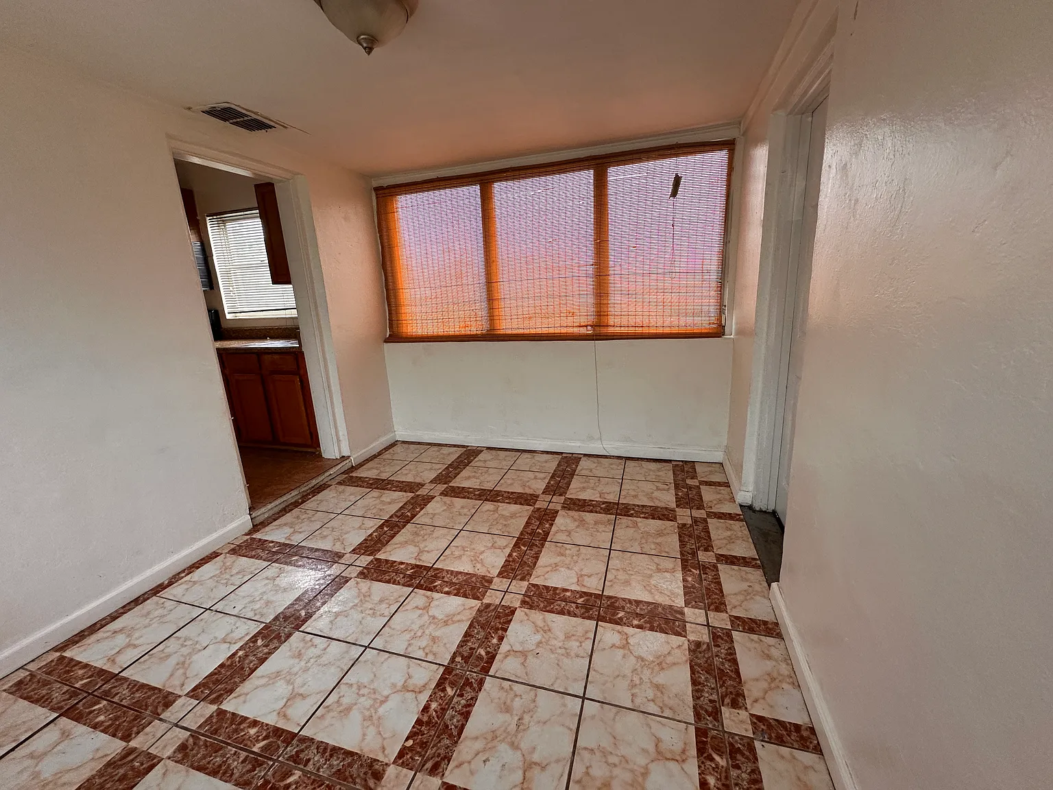 2 bed, 918 sqft, $2,050 — Photo 4