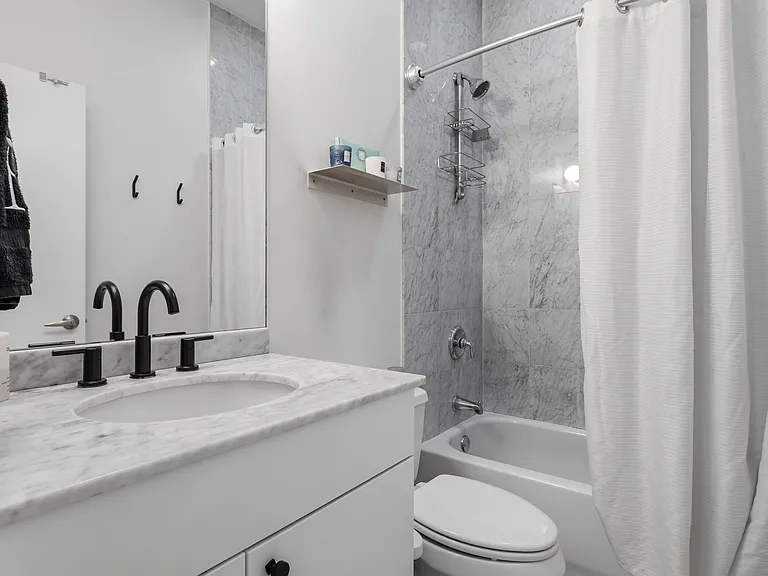 2864 W Lyndale St #2W — Photo 16