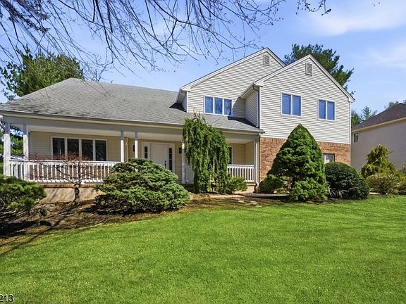 3rd image of 34 Knob Hill Rd