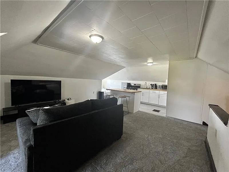 Studio, $750 — Photo 4