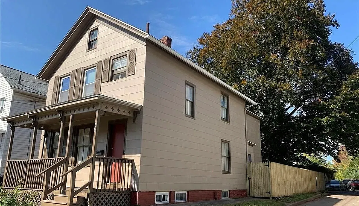 4 bed, 1.5 bath, 1552 sqft, $2,700 — Photo 1