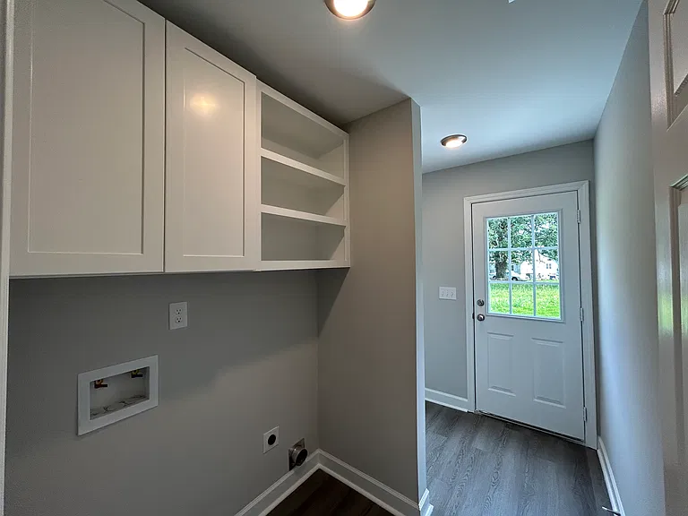 410 Kendall St — Photo 11
